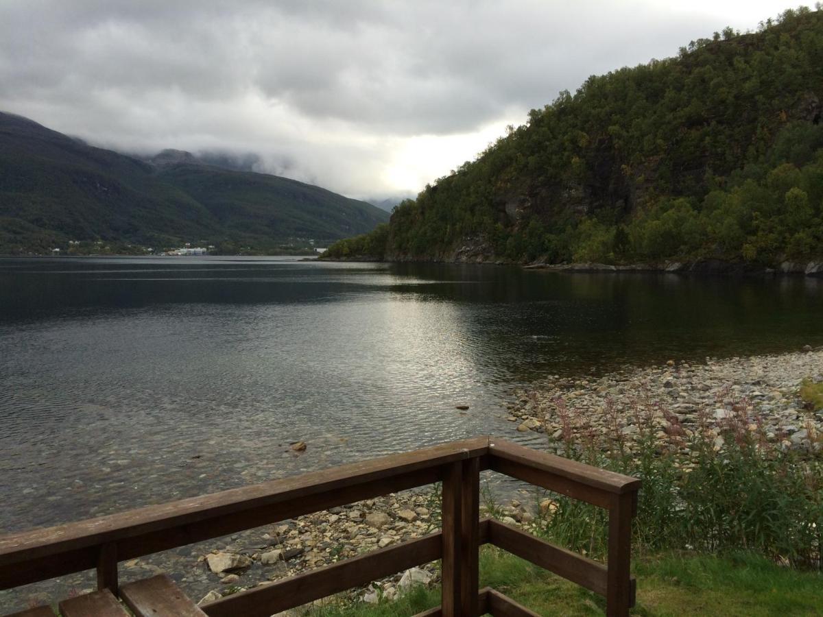 فندق Elvegard Fjordcamp Grov المظهر الخارجي الصورة