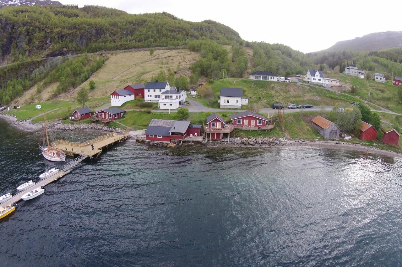 فندق Elvegard Fjordcamp Grov المظهر الخارجي الصورة